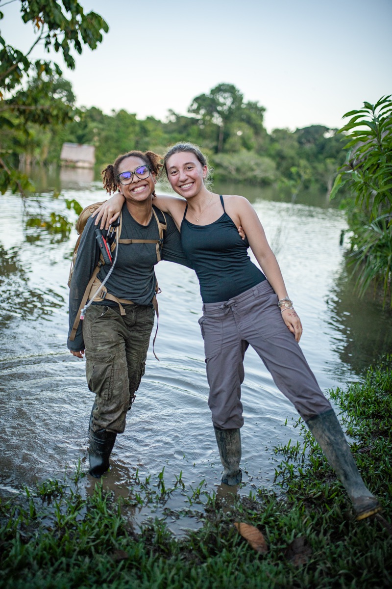 Portrait of V. Mejia and Julia Revill during fieldwork.